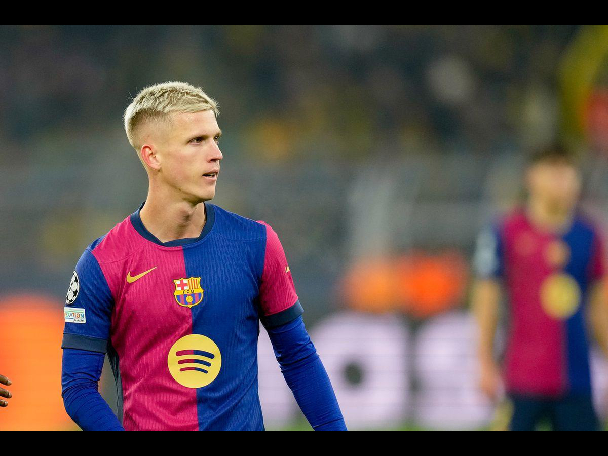 Dani Olmo: Nỗi khổ khi không thể đăng ký tại Barcelona